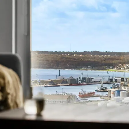 Apartment Above The Clouds On 42nd Floor