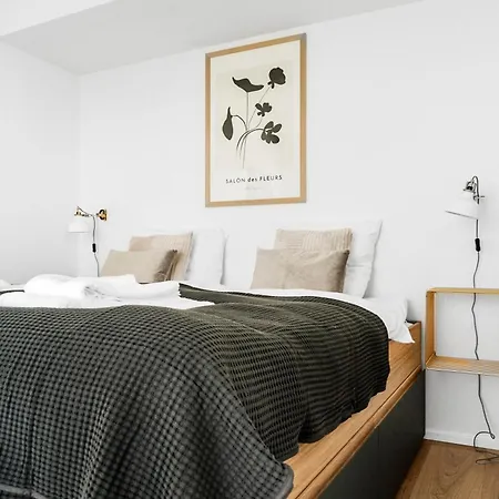 Above The Clouds On 42nd Floor 아파트