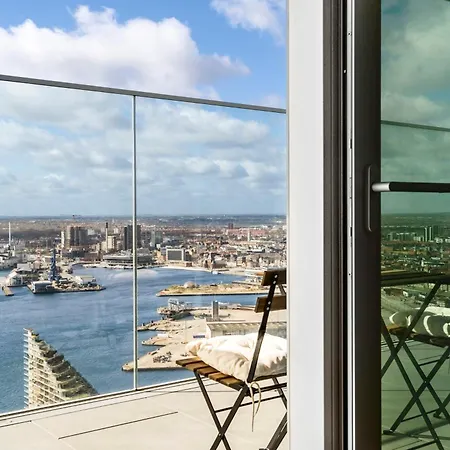 Above The Clouds On 42nd Floor דירה אורהוס