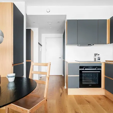 Above The Clouds On 42nd Floor 아파트 *